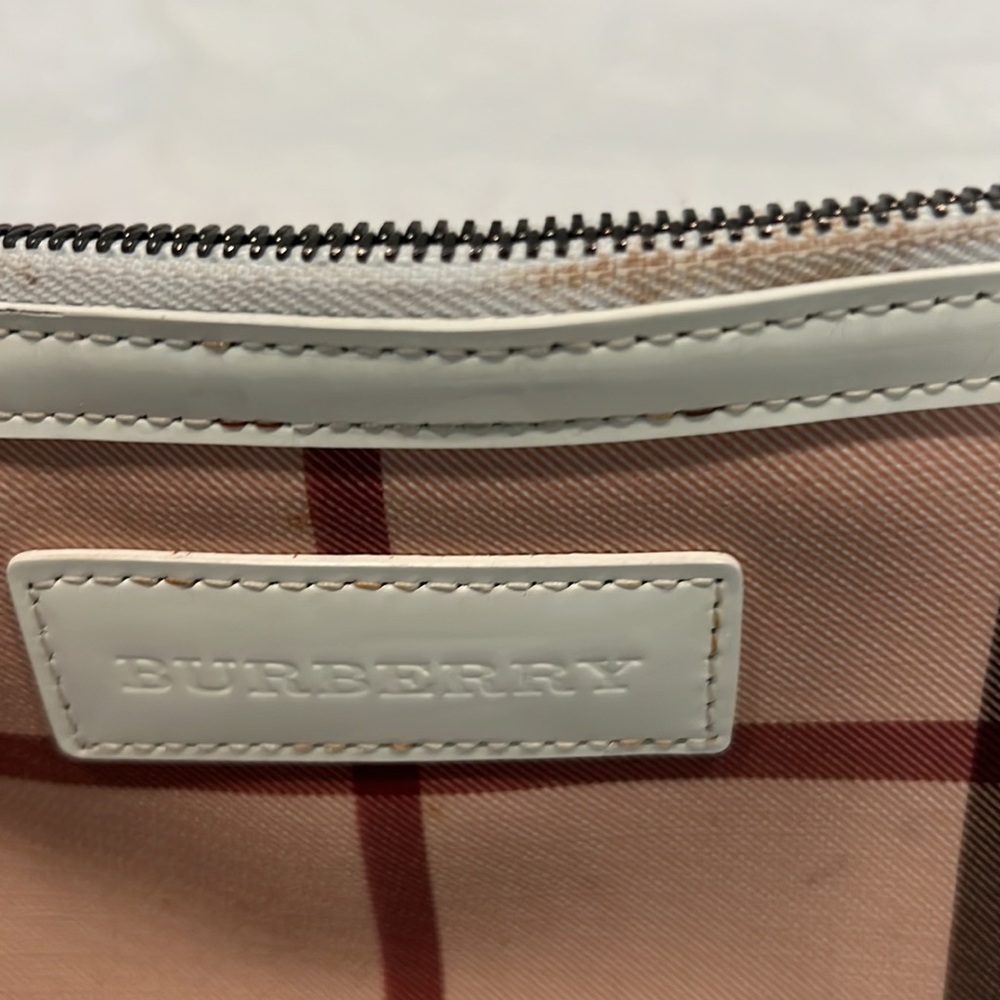 Burberry purse - Picture 7 of 12